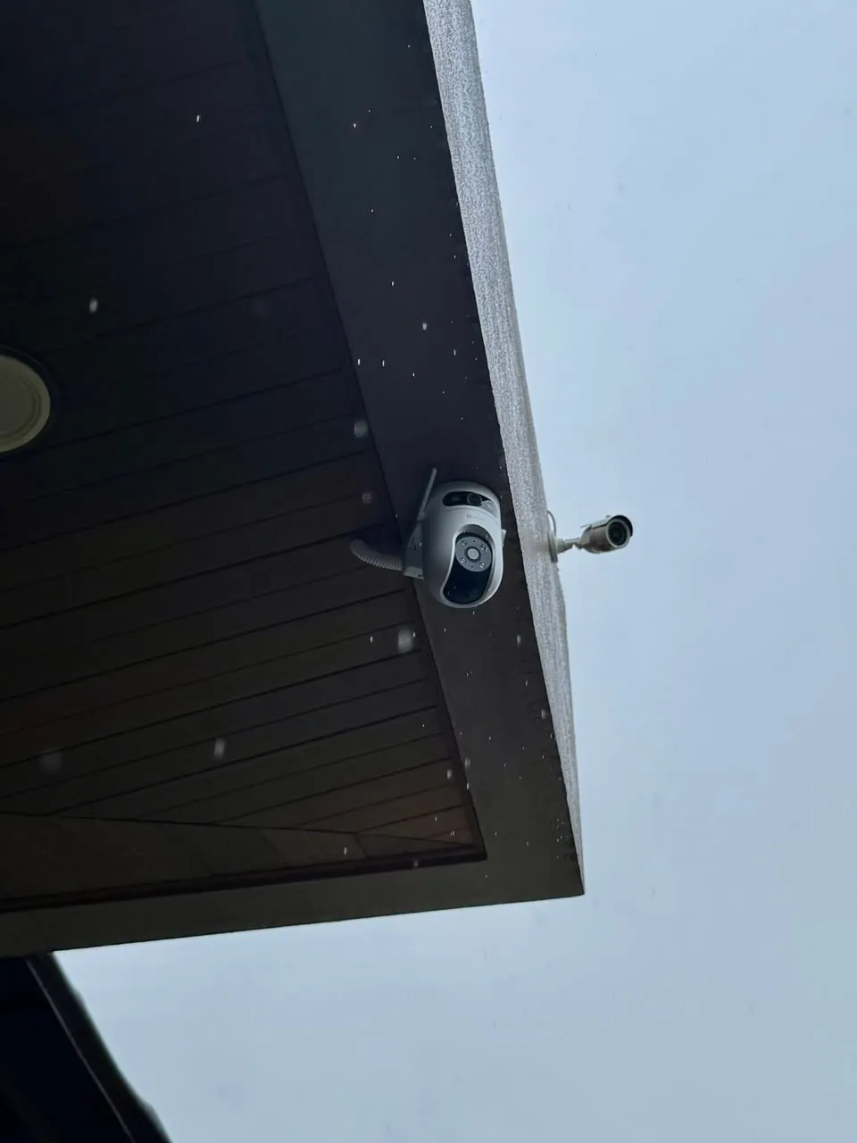 Pemasangan luaran oleh HSS WirelessCCTV