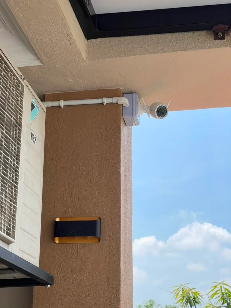 Pemasangan luaran oleh HSS WirelessCCTV