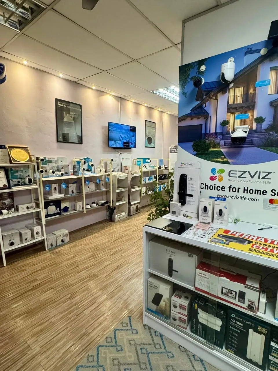 Variasi kamera di showroom HSS